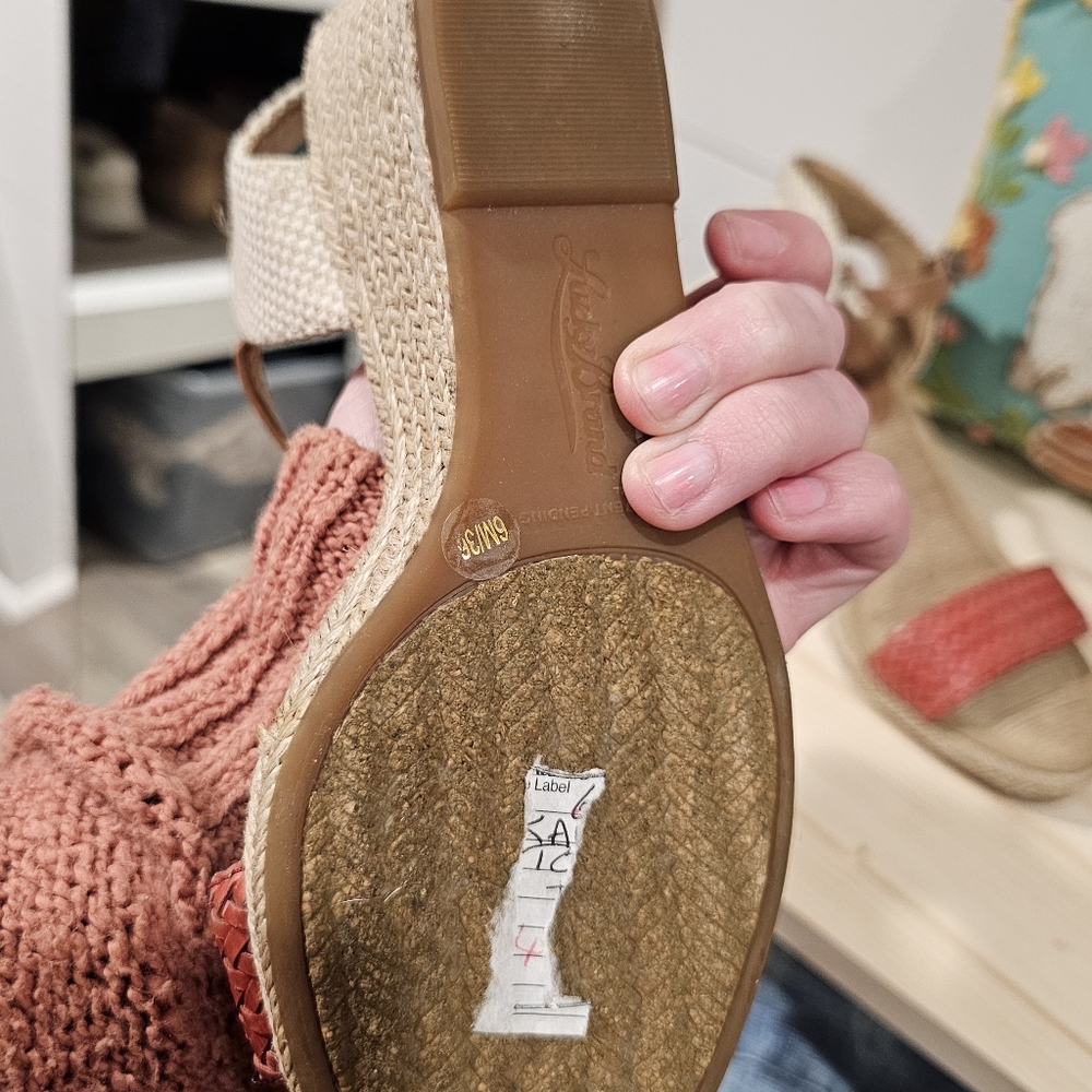Lucky Brand Women's Wedge Sandals - Picture 3 of 10